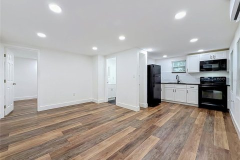 Immobilier commercial à vendre à Saint Petersburg, Floride: 2 chambres, 96.62 m2 № 2294905 - photo 14