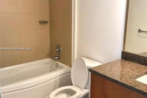Condo in Miami, Florida, 1 bedroom  № 2248498 - photo 8