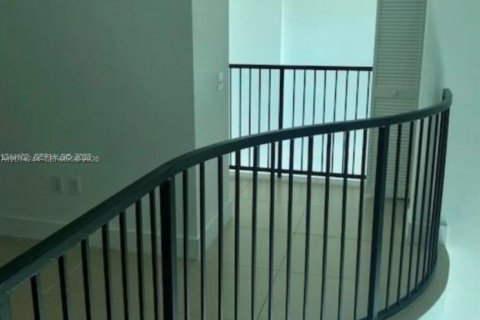 Condo in Miami, Florida, 1 bedroom  № 2248498 - photo 6