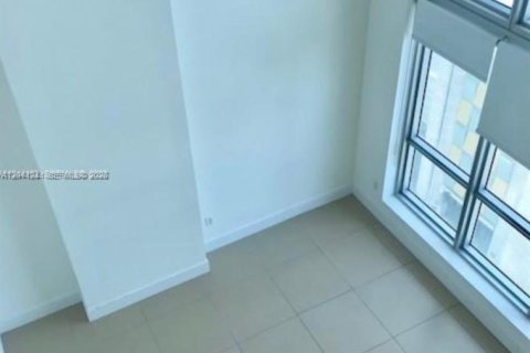 Condo in Miami, Florida, 1 bedroom  № 2248498 - photo 4