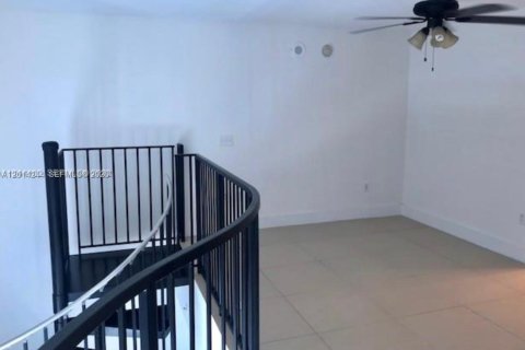 Condo in Miami, Florida, 1 bedroom  № 2248498 - photo 5