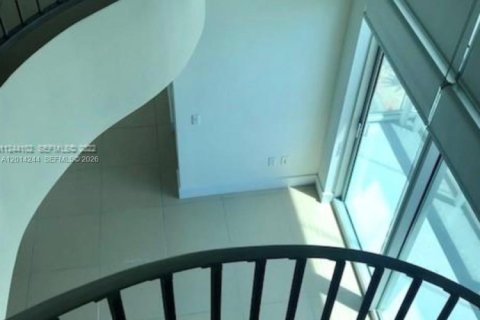 Condo in Miami, Florida, 1 bedroom  № 2248498 - photo 7