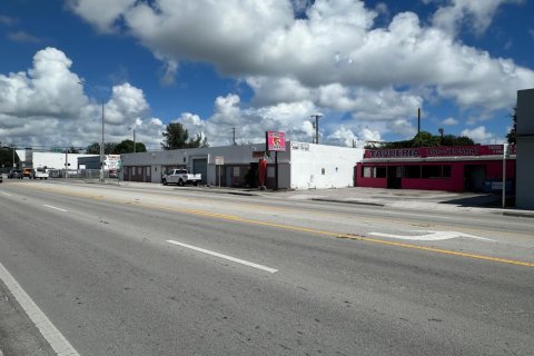 Commercial property in Miami, Florida № 2083039 - photo 3