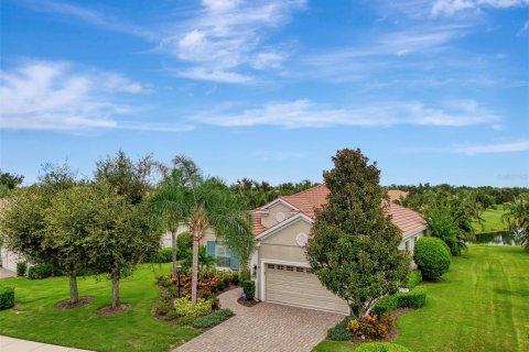 House in Lakewood Ranch, Florida 3 bedrooms, 231.05 sq.m. № 1916788 - photo 6