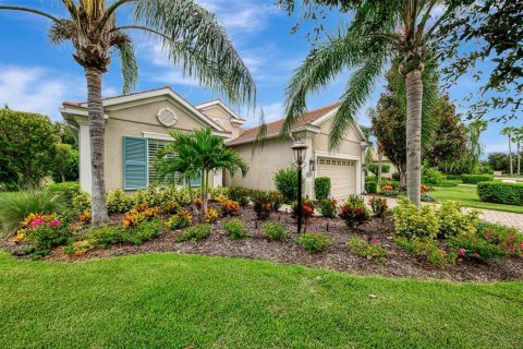 House in Lakewood Ranch, Florida 3 bedrooms, 231.05 sq.m. № 1916788 - photo 10