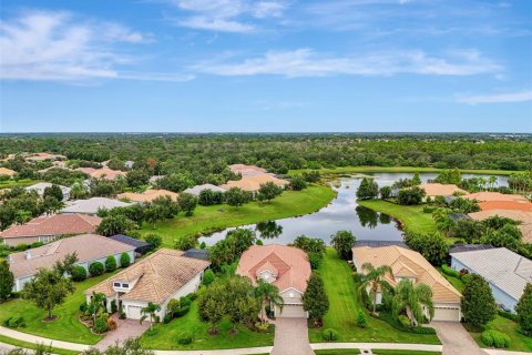 House in Lakewood Ranch, Florida 3 bedrooms, 231.05 sq.m. № 1916788 - photo 4