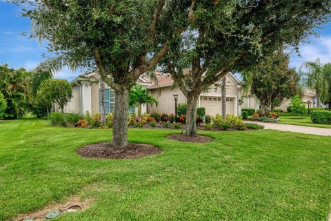 House in Lakewood Ranch, Florida 3 bedrooms, 231.05 sq.m. № 1916788 - photo 7