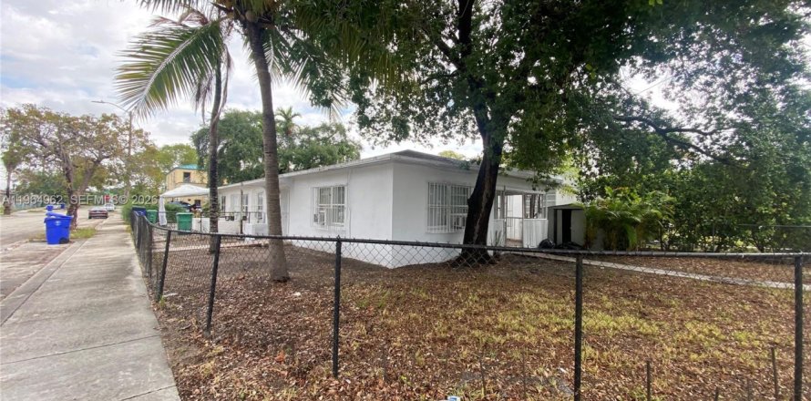 Casa en Miami, Florida 3 dormitorios, 139.35 m2 № 2026339