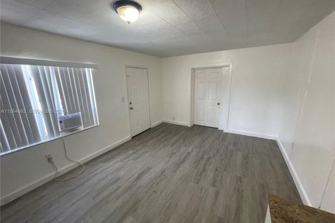 Casa en alquiler en Miami, Florida, 3 dormitorios, 139.35 m2 № 2026339 - foto 10