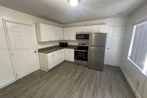 Casa en alquiler en Miami, Florida, 3 dormitorios, 139.35 m2 № 2026339 - foto 6