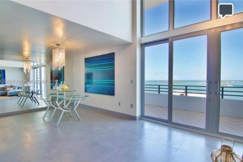 Condo in Miami, Florida, 2 bedrooms  № 2052725 - photo 5