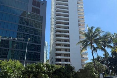 Condo in Miami, Florida, 2 bedrooms  № 2052725 - photo 8