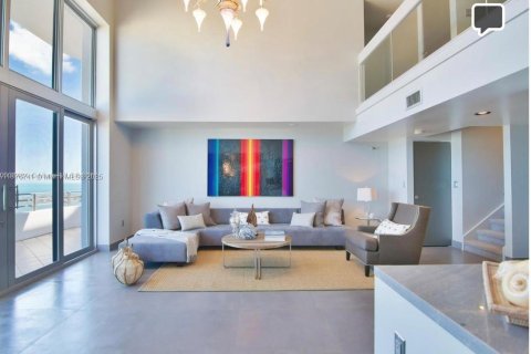 Condo in Miami, Florida, 2 bedrooms  № 2052725 - photo 3