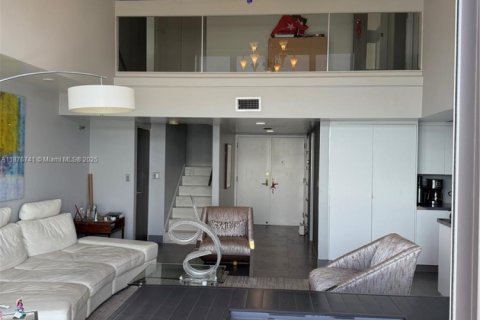 Condo in Miami, Florida, 2 bedrooms  № 2052725 - photo 9