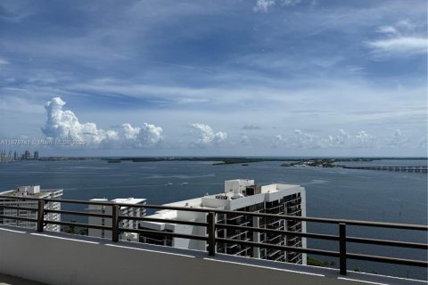 Condo in Miami, Florida, 2 bedrooms  № 2052725 - photo 11