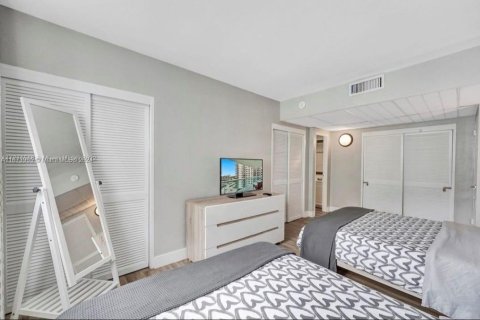 Condo in Hollywood, Florida, 2 bedrooms  № 1699704 - photo 12