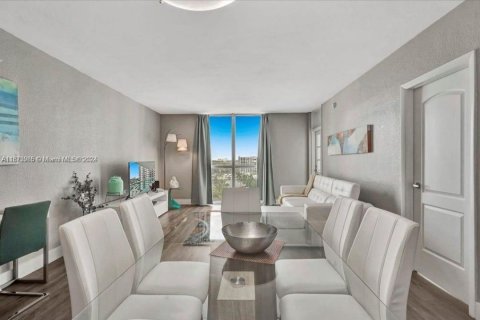 Condo in Hollywood, Florida, 2 bedrooms  № 1699704 - photo 3