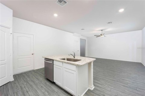 House in Astatula, Florida 4 bedrooms, 168.25 sq.m. № 1522800 - photo 5
