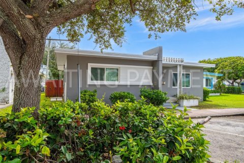 Casa en venta en Miami Beach, Florida, 2 dormitorios, 96.43 m2 № 2066039 - foto 2