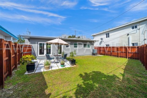 Casa en venta en Miami Beach, Florida, 2 dormitorios, 96.43 m2 № 2066039 - foto 17