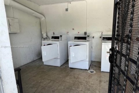 Снять в аренду кондоминиум в Норт-Майами, Флорида 2 спальни, 81.1м2, № 1945626 - фото 21