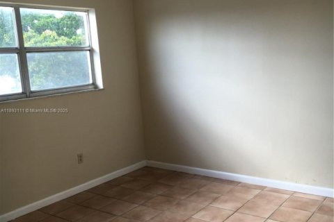 Снять в аренду кондоминиум в Норт-Майами, Флорида 2 спальни, 81.1м2, № 1945626 - фото 13