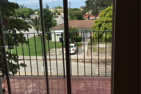 Снять в аренду кондоминиум в Норт-Майами, Флорида 2 спальни, 81.1м2, № 1945626 - фото 18