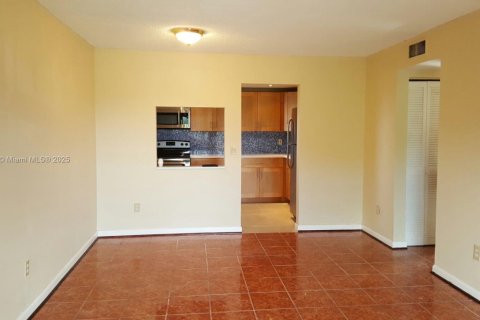 Снять в аренду кондоминиум в Норт-Майами, Флорида 2 спальни, 81.1м2, № 1945626 - фото 9