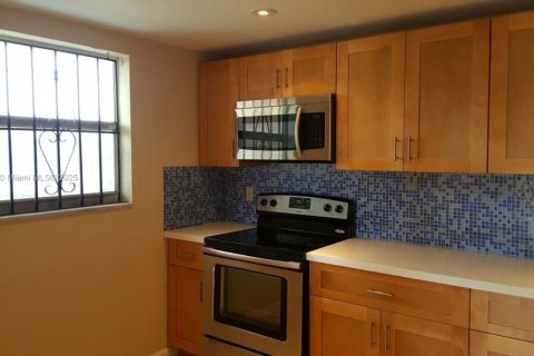 Снять в аренду кондоминиум в Норт-Майами, Флорида 2 спальни, 81.1м2, № 1945626 - фото 7