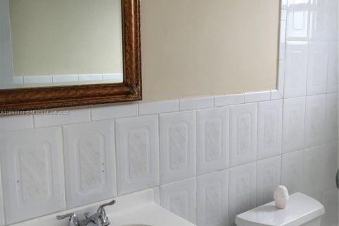 Снять в аренду кондоминиум в Норт-Майами, Флорида 2 спальни, 81.1м2, № 1945626 - фото 11