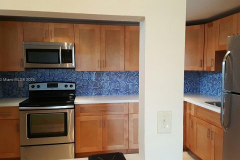 Снять в аренду кондоминиум в Норт-Майами, Флорида 2 спальни, 81.1м2, № 1945626 - фото 8
