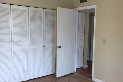 Снять в аренду кондоминиум в Норт-Майами, Флорида 2 спальни, 81.1м2, № 1945626 - фото 15