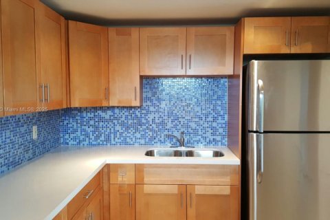 Снять в аренду кондоминиум в Норт-Майами, Флорида 2 спальни, 81.1м2, № 1945626 - фото 6