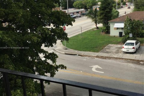 Снять в аренду кондоминиум в Норт-Майами, Флорида 2 спальни, 81.1м2, № 1945626 - фото 17