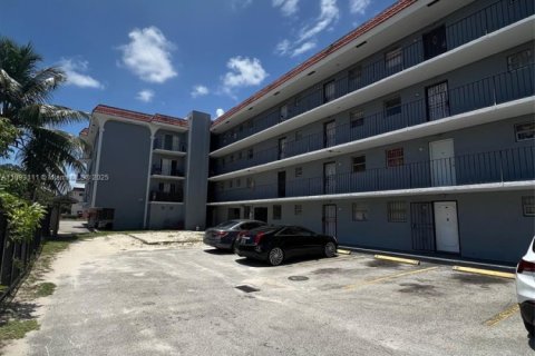 Снять в аренду кондоминиум в Норт-Майами, Флорида 2 спальни, 81.1м2, № 1945626 - фото 20