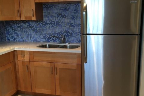 Снять в аренду кондоминиум в Норт-Майами, Флорида 2 спальни, 81.1м2, № 1945626 - фото 4