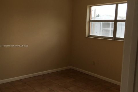 Снять в аренду кондоминиум в Норт-Майами, Флорида 2 спальни, 81.1м2, № 1945626 - фото 10