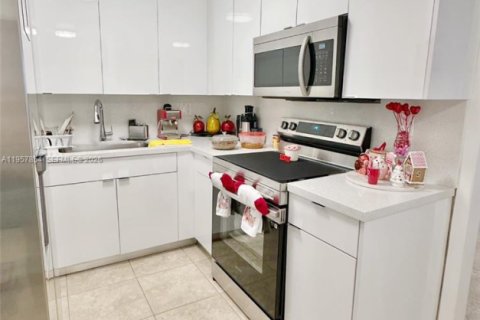 Купить кондоминиум в Майами, Флорида 2 спальни, 115.94м2, № 2024349 - фото 12