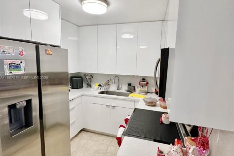 Купить кондоминиум в Майами, Флорида 2 спальни, 115.94м2, № 2024349 - фото 13