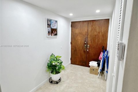 Купить кондоминиум в Майами, Флорида 2 спальни, 115.94м2, № 2024349 - фото 10