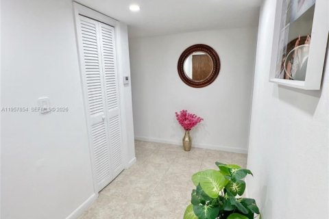 Купить кондоминиум в Майами, Флорида 2 спальни, 115.94м2, № 2024349 - фото 11