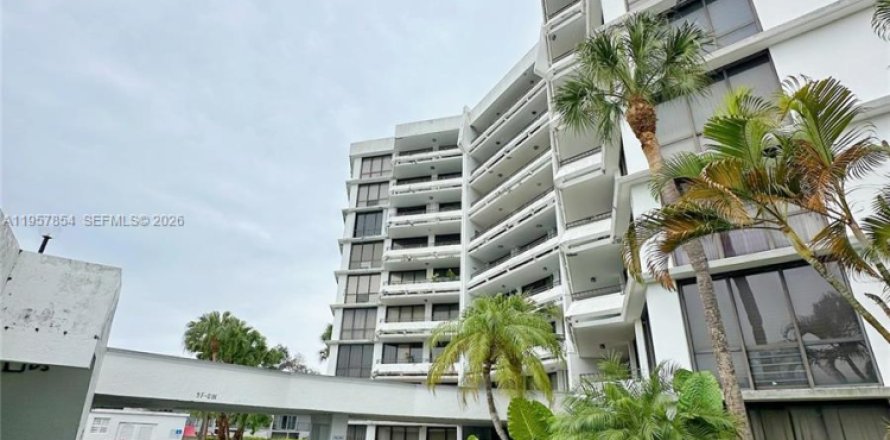 Кондоминиум с 2 спальнями в Майами, Флорида № 2024349