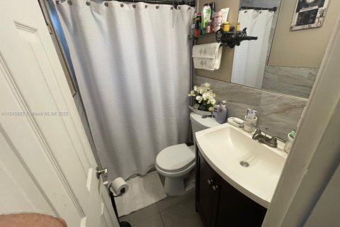 House in Miami Gardens, Florida 3 bedrooms, 136.01 sq.m. № 1849012 - photo 15