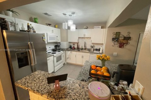 House in Miami Gardens, Florida 3 bedrooms, 136.01 sq.m. № 1849012 - photo 22