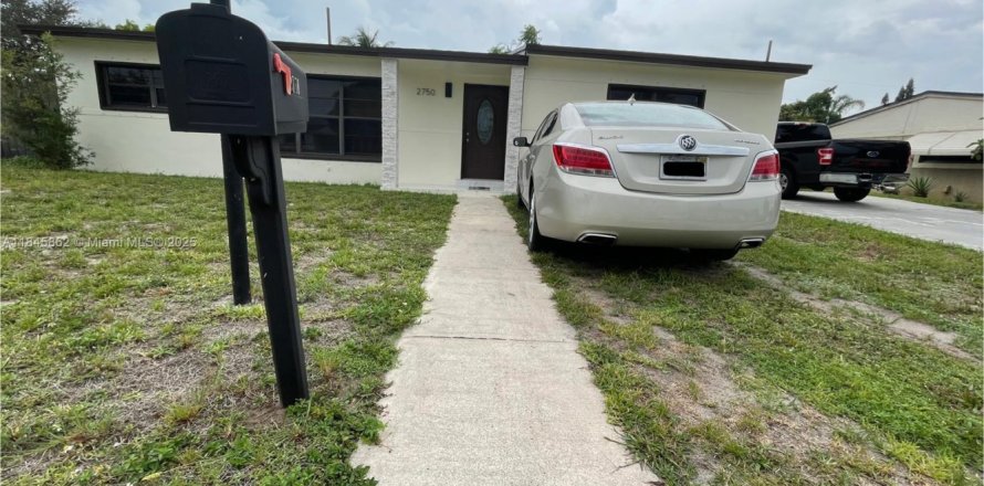 House in Miami Gardens, Florida 3 bedrooms, 136.01 sq.m. № 1849012