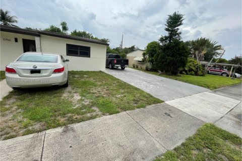 House in Miami Gardens, Florida 3 bedrooms, 136.01 sq.m. № 1849012 - photo 2