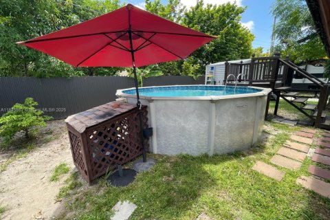 House in Miami Gardens, Florida 3 bedrooms, 136.01 sq.m. № 1849012 - photo 25
