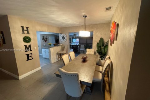 House in Miami Gardens, Florida 3 bedrooms, 136.01 sq.m. № 1849012 - photo 20