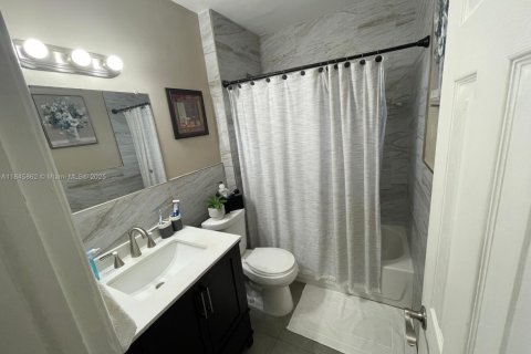 House in Miami Gardens, Florida 3 bedrooms, 136.01 sq.m. № 1849012 - photo 11