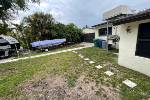 House in Miami Gardens, Florida 3 bedrooms, 136.01 sq.m. № 1849012 - photo 7